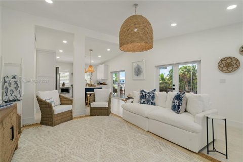 House in Key Largo, Florida 3 bedrooms, 138.98 sq.m. № 1930102 - photo 8