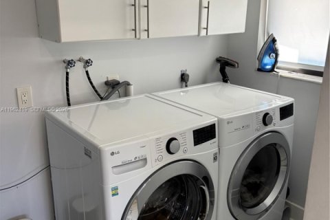 Villa ou maison à vendre à Miami, Floride: 4 chambres, 148.83 m2 № 2024928 - photo 10