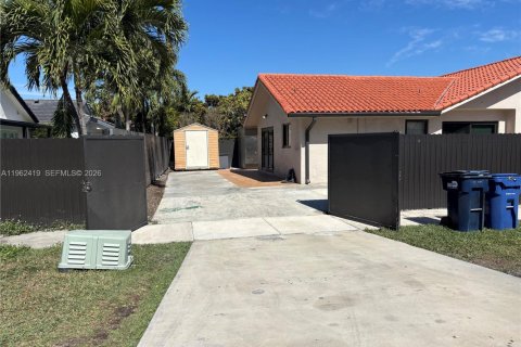 Villa ou maison à vendre à Miami, Floride: 4 chambres, 148.83 m2 № 2024928 - photo 4