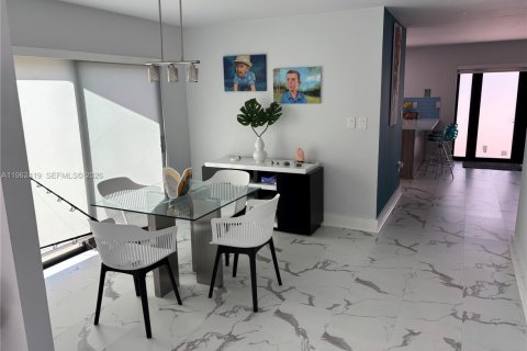Villa ou maison à vendre à Miami, Floride: 4 chambres, 148.83 m2 № 2024928 - photo 7