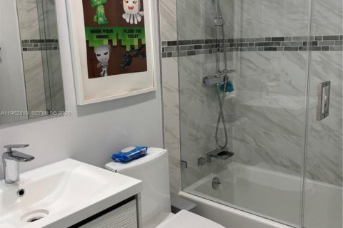 Villa ou maison à vendre à Miami, Floride: 4 chambres, 148.83 m2 № 2024928 - photo 15