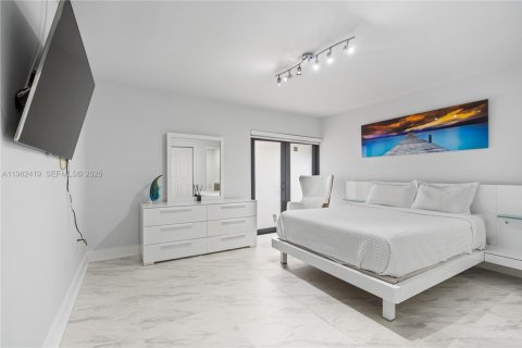 Купить виллу или дом в Майами, Флорида 1 комната, 148.83м2, № 2024928 - фото 23