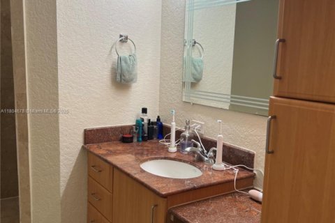 Condo in West Palm Beach, Florida, 2 bedrooms  № 1792528 - photo 24