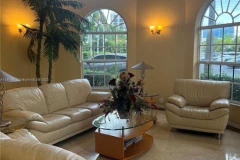 Condo in West Palm Beach, Florida, 2 bedrooms  № 1792528 - photo 9