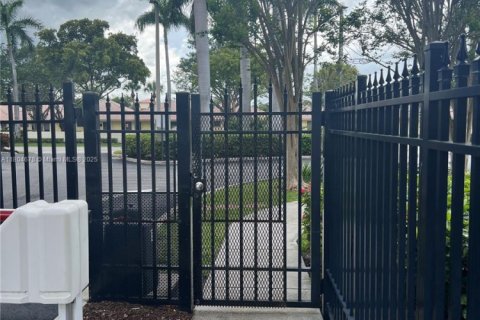 Condo in West Palm Beach, Florida, 2 bedrooms  № 1792528 - photo 3