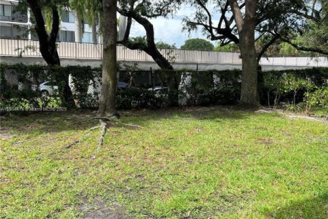 Condo in West Palm Beach, Florida, 2 bedrooms  № 1792528 - photo 8