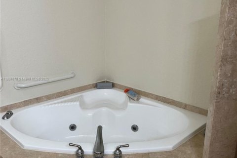 Condo in West Palm Beach, Florida, 2 bedrooms  № 1792528 - photo 20