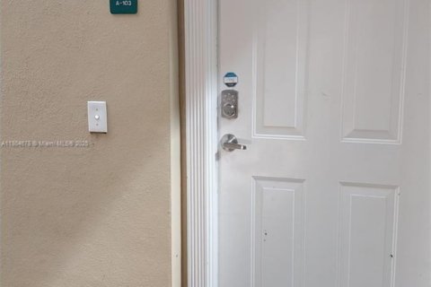 Condo in West Palm Beach, Florida, 2 bedrooms  № 1792528 - photo 11