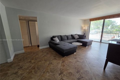 Condo in Sunny Isles Beach, Florida, 2 bedrooms  № 1943837 - photo 5