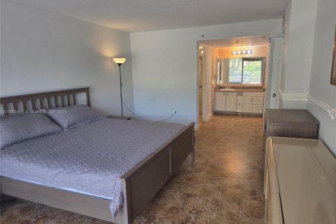 Condo in Sunny Isles Beach, Florida, 2 bedrooms  № 1943837 - photo 21