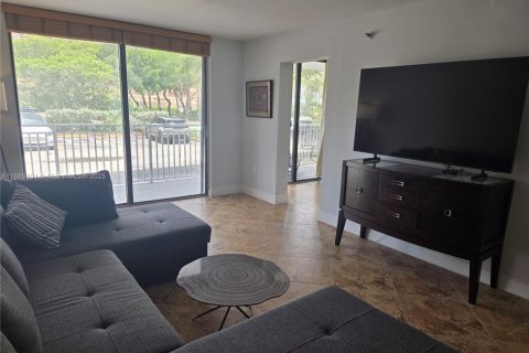 Condo in Sunny Isles Beach, Florida, 2 bedrooms  № 1943837 - photo 8