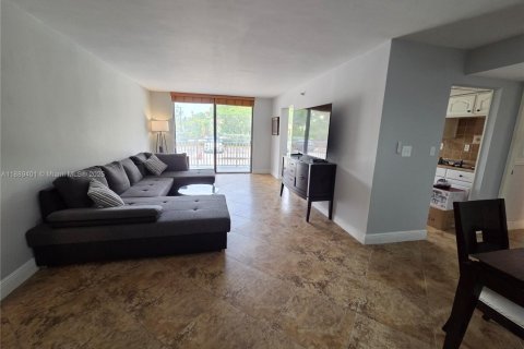 Condo in Sunny Isles Beach, Florida, 2 bedrooms  № 1943837 - photo 4