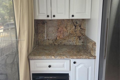 Condo in Sunny Isles Beach, Florida, 2 bedrooms  № 1943837 - photo 15