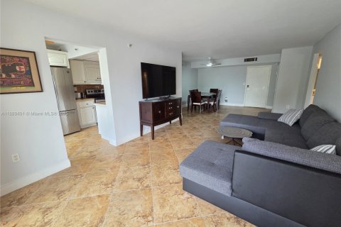 Condo in Sunny Isles Beach, Florida, 2 bedrooms  № 1943837 - photo 6