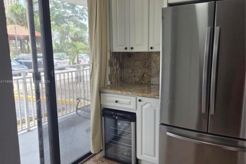 Condo in Sunny Isles Beach, Florida, 2 bedrooms  № 1943837 - photo 11