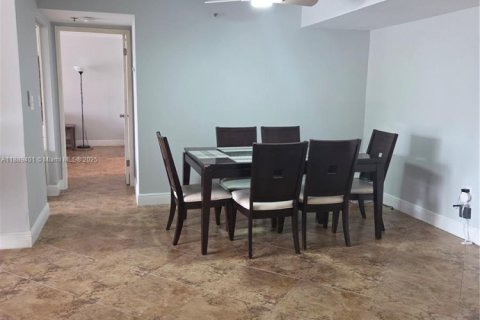 Condo in Sunny Isles Beach, Florida, 2 bedrooms  № 1943837 - photo 19