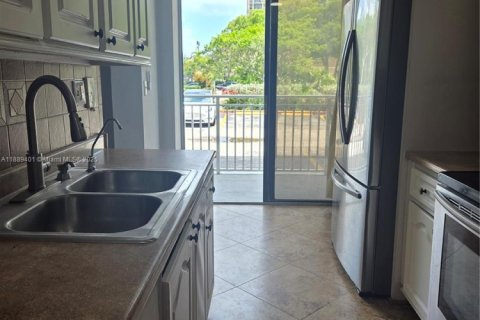 Condo in Sunny Isles Beach, Florida, 2 bedrooms  № 1943837 - photo 12