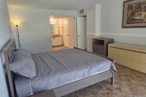 Condo in Sunny Isles Beach, Florida, 2 bedrooms  № 1943837 - photo 24