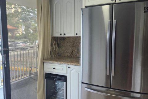 Condo in Sunny Isles Beach, Florida, 2 bedrooms  № 1943837 - photo 16