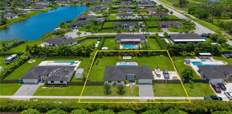 House in Homestead, Florida 5 bedrooms, 198.44 sq.m. № 1886564