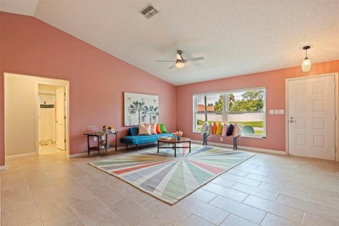 House in Saint Petersburg, Florida 3 bedrooms, 150.59 sq.m. № 1919472 - photo 11
