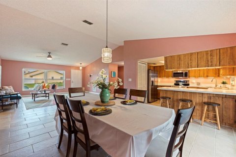 House in Saint Petersburg, Florida 3 bedrooms, 150.59 sq.m. № 1919472 - photo 16