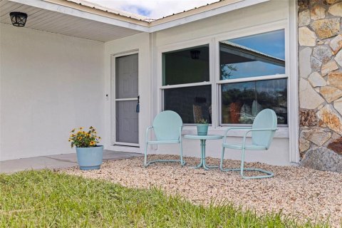 House in Saint Petersburg, Florida 3 bedrooms, 150.59 sq.m. № 1919472 - photo 3
