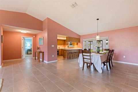 House in Saint Petersburg, Florida 3 bedrooms, 150.59 sq.m. № 1919472 - photo 14