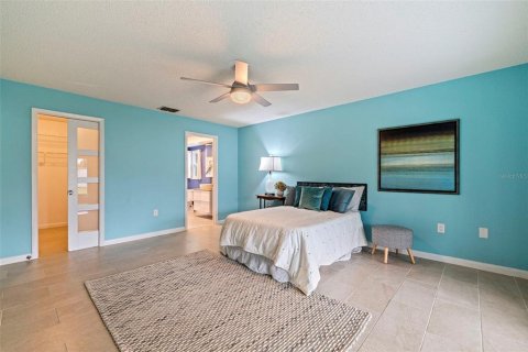 House in Saint Petersburg, Florida 3 bedrooms, 150.59 sq.m. № 1919472 - photo 22
