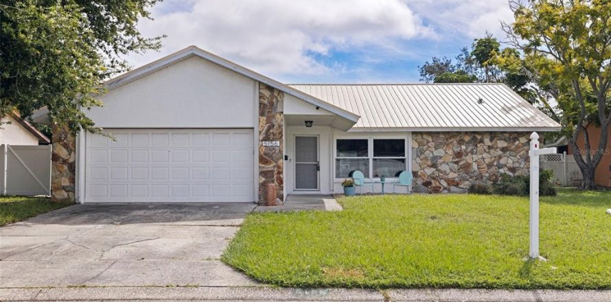 House in Saint Petersburg, Florida 3 bedrooms, 150.59 sq.m. № 1919472