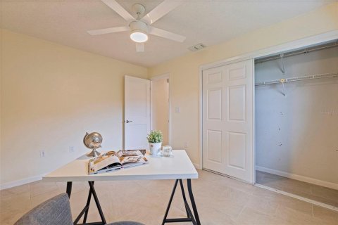 House in Saint Petersburg, Florida 3 bedrooms, 150.59 sq.m. № 1919472 - photo 28