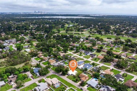 House in Saint Petersburg, Florida 3 bedrooms, 150.59 sq.m. № 1919472 - photo 8