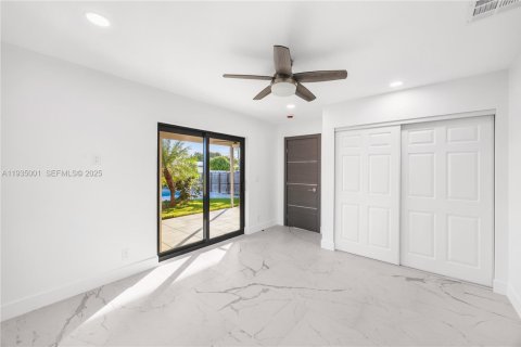 Снять в аренду виллу или дом в Дания-Бич, Флорида 4 спальни, 154.12м2, № 1993375 - фото 19