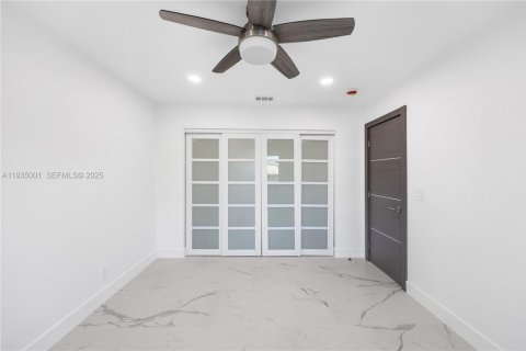 Снять в аренду виллу или дом в Дания-Бич, Флорида 4 спальни, 154.12м2, № 1993375 - фото 21