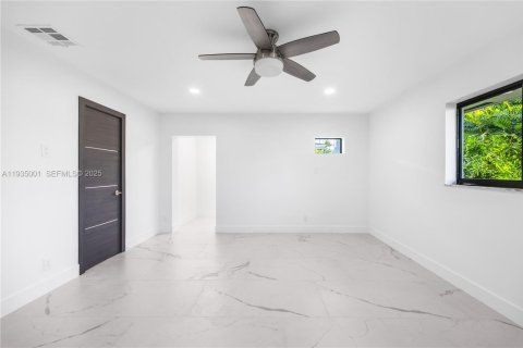 Снять в аренду виллу или дом в Дания-Бич, Флорида 4 спальни, 154.12м2, № 1993375 - фото 26