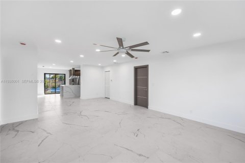 Снять в аренду виллу или дом в Дания-Бич, Флорида 4 спальни, 154.12м2, № 1993375 - фото 7