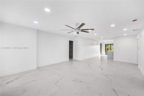 Снять в аренду виллу или дом в Дания-Бич, Флорида 4 спальни, 154.12м2, № 1993375 - фото 8