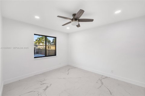 Снять в аренду виллу или дом в Дания-Бич, Флорида 4 спальни, 154.12м2, № 1993375 - фото 20