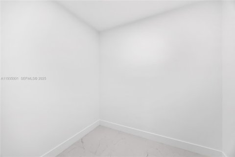 Снять в аренду виллу или дом в Дания-Бич, Флорида 4 спальни, 154.12м2, № 1993375 - фото 29