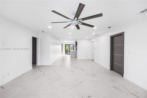Снять в аренду виллу или дом в Дания-Бич, Флорида 4 спальни, 154.12м2, № 1993375 - фото 9