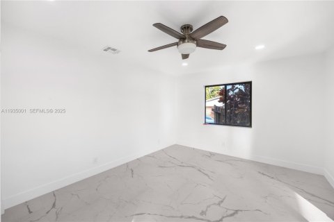 Снять в аренду виллу или дом в Дания-Бич, Флорида 4 спальни, 154.12м2, № 1993375 - фото 18