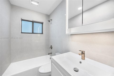 Снять в аренду виллу или дом в Дания-Бич, Флорида 4 спальни, 154.12м2, № 1993375 - фото 24