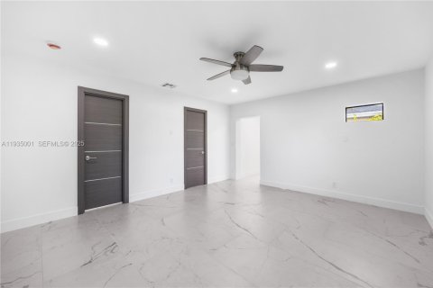 Снять в аренду виллу или дом в Дания-Бич, Флорида 4 спальни, 154.12м2, № 1993375 - фото 27