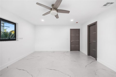 Снять в аренду виллу или дом в Дания-Бич, Флорида 4 спальни, 154.12м2, № 1993375 - фото 28