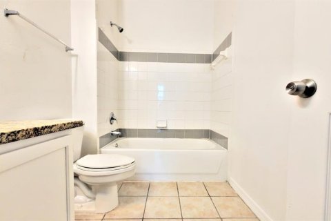 Condo in Orlando, Florida, 3 bedrooms  № 2222148 - photo 8