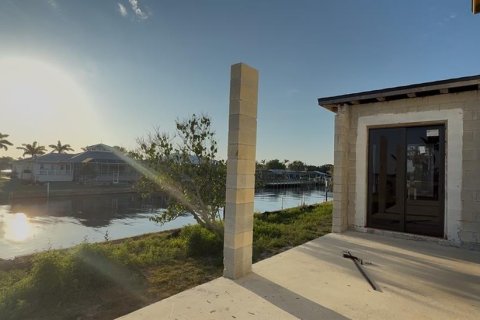 House in Port Charlotte, Florida 4 bedrooms, 358.51 sq.m. № 1602121 - photo 9
