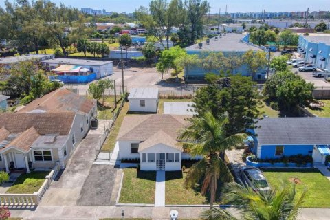 Casa en venta en West Palm Beach, Florida, 3 dormitorios, 94.3 m2 № 2434127 - foto 20
