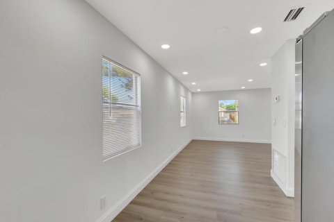 Casa en venta en West Palm Beach, Florida, 3 dormitorios, 94.3 m2 № 2434127 - foto 7