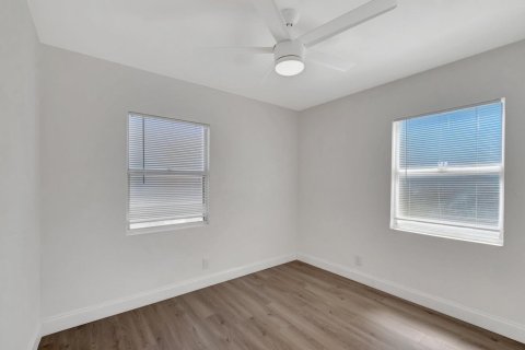 Casa en venta en West Palm Beach, Florida, 3 dormitorios, 94.3 m2 № 2434127 - foto 14