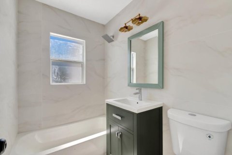 Casa en venta en West Palm Beach, Florida, 3 dormitorios, 94.3 m2 № 2434127 - foto 13